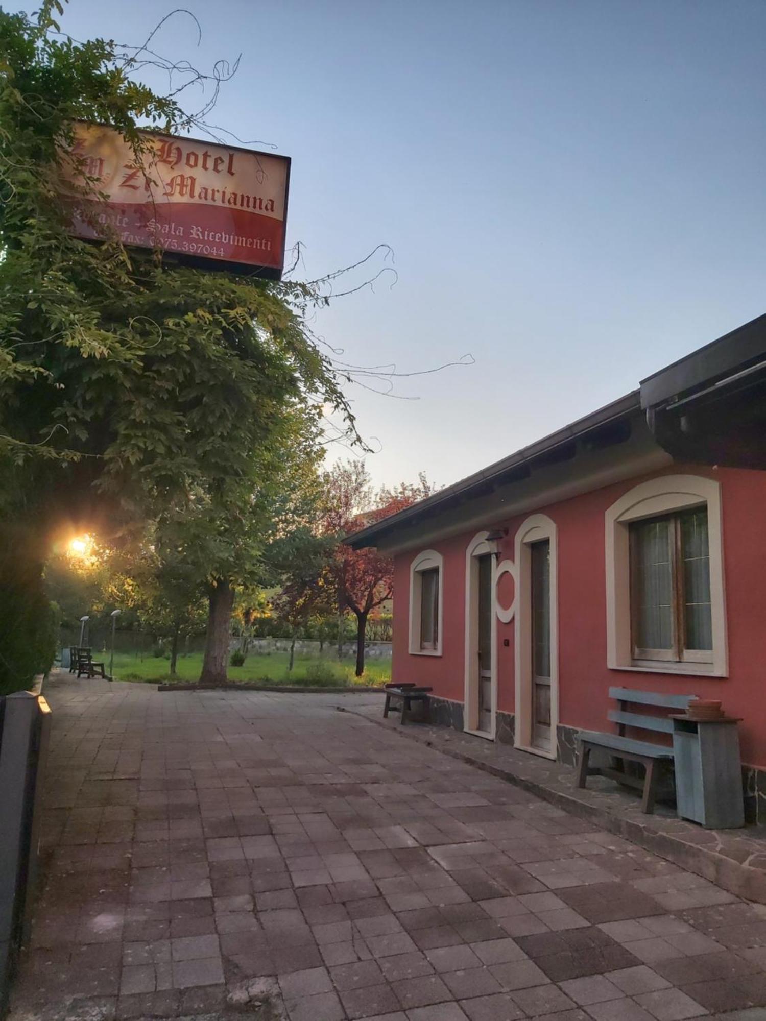 Hotel Zi Marianna Pertosa Exterior photo